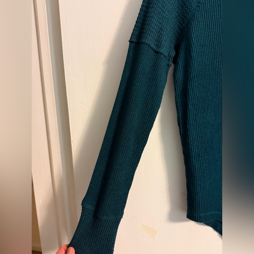 SO - Cozy Dark Green Ribbed Long-Sleeved Top (EUC) - Picture 5 of 6